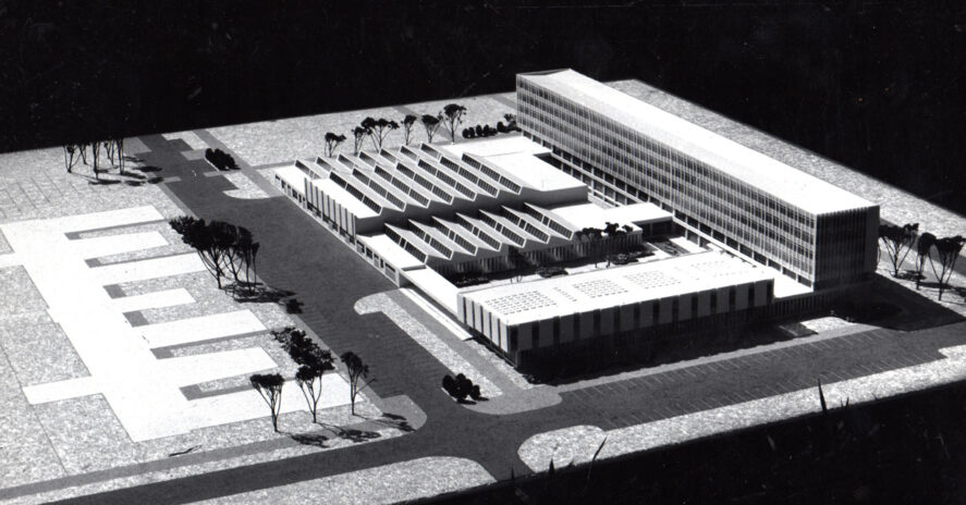 MODEL (1970-1976)